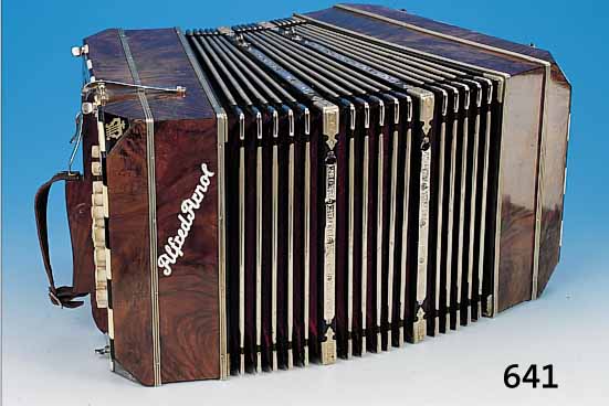 BANDONIUM, ALFRED ARNOL, CARLSFELD, 20/30ER JAHRE, NUßBAUMFURNIER, 26.5 X 44 CM, INTAKT, LEICHTE ALTERSSPUREN, SAMMELWüRDIG, MIT 9 ...