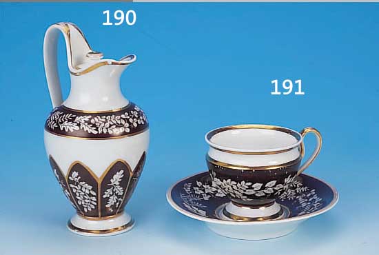 HENKELKäNNCHEN, KPM, BERLIN, UM 1820, PORZELLAN, H. 18 CM, GOLDSTAFFAGE BERIEBEN, MIT DECKEL