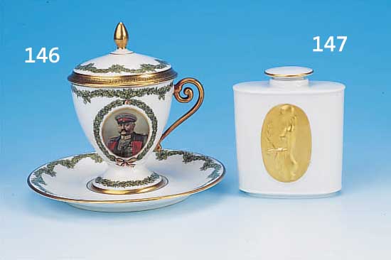 TEEDOSE, KPM, BERLIN, 20. JH., , PORZELLAN, H. 10 CM, GOLDSTAFFAGE