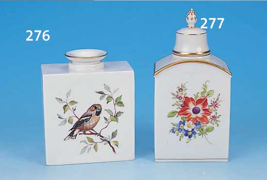 TEEDOSE, KPM, BERLIN, 20. JH., PORZELLAN, BEMALTER VOGELDEKOR, H. 10 CM, GOLDRAND