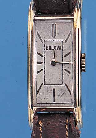 BULOVA HERRENARMBANDUHR, USA UM 1938, GG- FILLED, GEZ. RECT.-FORM IN SICH GEW., BODEN GEDR., ORIG.-BLATT VERS., FARBL. GET., 17 ST.,FORMANKERW., ...