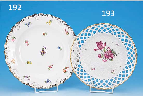 TELLER, MEISSEN, UM 1880/90, , PORZELLAN, D. 25 CM, STREUBLüMCHEN, GOLDRAND