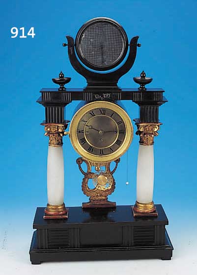 WIENER PORTALUHR, UM 1830, VERZIERTES HOLZ- GEHäUSE, SCHWARZ GEFAßT, 2 ALABASTERSäULEN, KAPITELLE-BASEN-PHLINTE MIT ALTER VERGOLDUNG ...