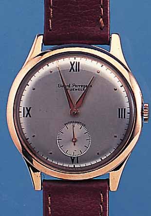 GIRARD PERREGAUX HERRENARMBANDUHR, SCHWEIZ UM 1954, METALL ROSE-VERG., VERS. BLATT L. DELLIG BEI 4, BODEN U. GLASR. GEDR., 17 ST., ...