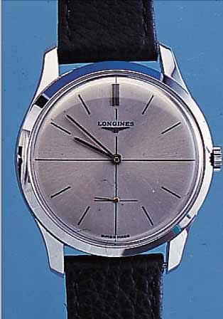 LONGINES HERRENARMBANDUHR, SCHWEIZ UM 1960, NEUTR. METALLGEH. VERCHR., EDELST.-BODEN U. GLASR. GEDR., BLATT REST., BRüCKENANKERW., 17 ST., ...