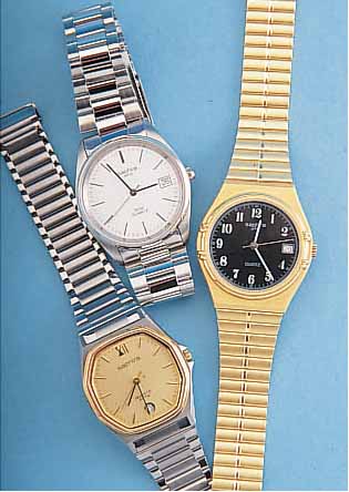 KONVOLUT: 4 SAPHIRA HERRENARMBANDUHREN, QUARTZ, UNGETR. LAGERW., NACH GESCHäFTSAUFL., FüR DEN DTSCH. MARKT, UM 1993, ALLE M. ZEN- TRALSEK. ...