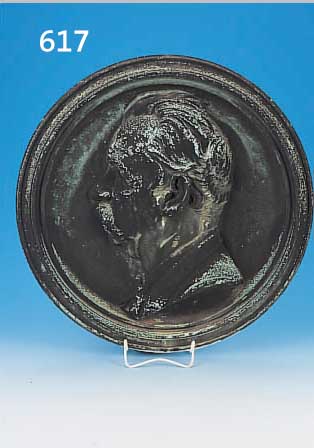 UNBEKANNTER KüNSTLER, 19. JH., BRONZERELIEF-PLATTE, HERRENPORTRäT, BEZ. GUß VON C. A. BIERLING, DRESDEN 1887, D. CA. 50 CM, ALTERS- SPUREN