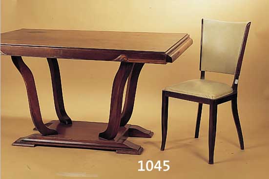 TISCH MIT 6 STüHLEN, FRANKREICH, ART-DECO, UM 1910/20, STüHLE M. WEIßEM LEDERIMITAT, TISCHAUSZIEHBAR MIT EINLEGEBöDEN, VERZIERT, EICHE- ...