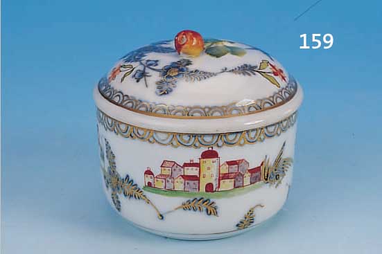 DECKELDOSE, MEISSEN, UM 1730, PORZELLAN, SCHöNE BEMALUNG, FERNER, AUßERGEWöHNLICHER DEKOR VON BLUMEN, LANDSCHAFT U. GEBäUDEN, ...