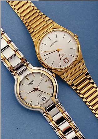 KONVOLUT: 5 SAPHIRA HERRENARMBANDUHREN, QUARTZ, ALLE ZENTRALSEK. U. DATUM, VERSCH. DESIGN (STAHL VERCHR., VERG.), UNGETR. LAGER- W., NACH ...
