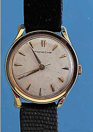 PORSCHE HERRENARMBANDUHR, PRäMIE FüR 100.000KM, DEUTSCHLAND UM 1960, GG 585/000, GLASR. GEDR., GUILL. U. VERS. BLATT, ALTERSBED. FARBL. ...