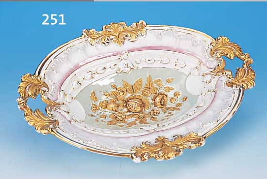 HENKELSCHALE, MEISSEN, UM 1850, PORZELLAN, REICH RELIEF. FLORALER DEKOR, BUNTE BEMALUNG IN ROSé U. HELLGRüN, MITTIG GROßES RELIEF. ...