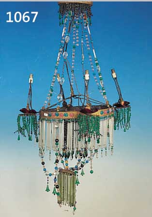HäNGELAMPE, BöHMEN, UM 1900, BUNTES GLASGEHäNGE, VIER BRENNSTELLEN, GEHäNGENICHT KOMPLETT, EIN TROPFFäNGER FEHLT, UM- ...
