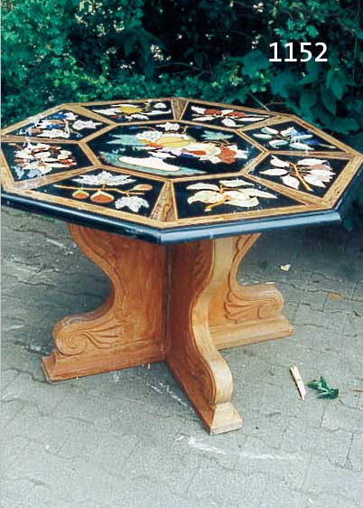PIETRA-DURA-TISCH, 20. JH., MARMOR MIT VERSCH. HALBEDELSTEINEINLAGEN, ACHTECKIG, L. BEST., SEHR PRUNKVOLL, H. 78 CM, D. ...