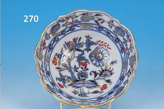 SCHALE, MEISSEN, UM 1860, PORZELLAN, BLAUE BEMALUNG, ZWIEBELMUSTER, ROT- U. GOLDGEHöHT, WELLENRAND MIT FüNF AUSGEZOGENEN ECKEN, INNEN U. AUßEN ...