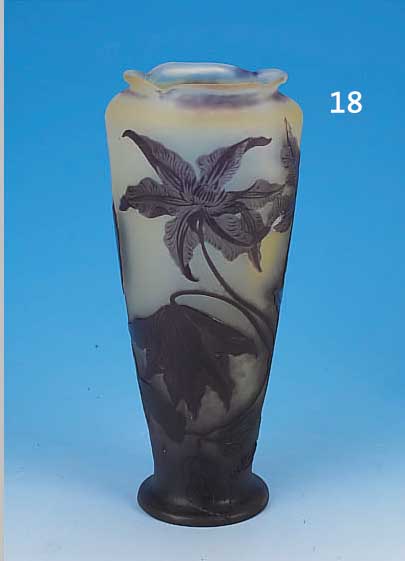 GROßE JUGENDSTILVASE, GALLéE, UM 1910, SCHICHTGLAS, H. 34 CM, LILAFARBEN üBERFANGEN, ZWISCHENGLAS PARTIELL GELB EINGEFäRBT, GUTE ...