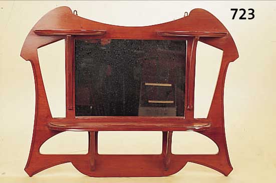 WANDSPIEGEL MIT ABLAGEN, FRANKREICH, SIGN. MAJORELLE, UM 1900-10, MAHAGONI, RüCKSEITIG ALTES KLEBEETIKETT, SPIEGELGLAS ...