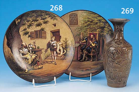 ZWEI ZIERTELLER, GEMARKT OK, UM 1900/30, KERAMIK, HANDBEMALT, D. 25 CM, MITTELALTERLICHE DARSTELLUNGEN, AM RAND L. ...