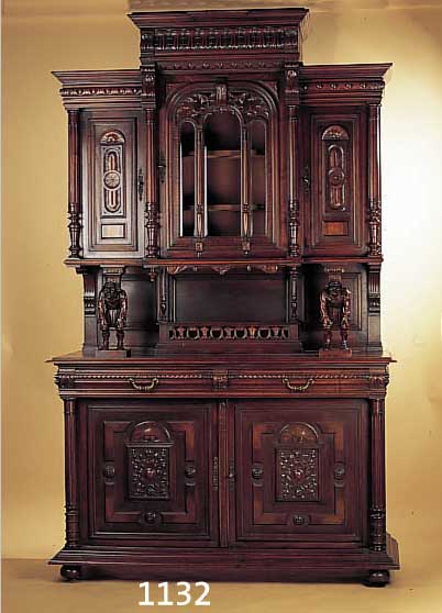 AUFSATZBUFFET, DEUTSCH, UM 1880, , NUßBAUM MASSIV, MIT VOLLPLASTISCHEN SKULP- TUREN, ALS SäULEN VERZIERT, REICH GESCHNITZT, FACETT. ...