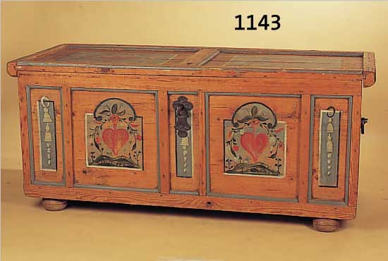 BAUERNTRUHE, SüDDEUTSCH, 1830/40, WEICHHOLZ, FASSUNG SPäTER, 66 X 150 X 66 CM, SPUREN VON WURMBEFALL, ALTERSSCHäDEN