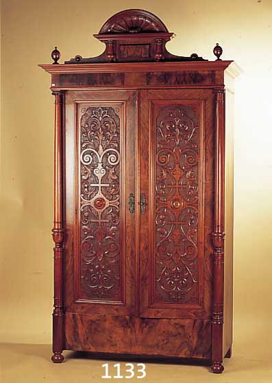 KLEIDERSCHRANK, GRüNDERZEIT, UM 1880/90, NUßBAUMFURNIER, H. CA. 226 CM MIT KRONE, 190 X 110 X 60 CM O. KRONE, ...