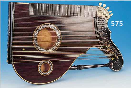ZITHER, DEUTSCH, UM 1900, PALISANDER/MAHA- GONIE, REICH INTARSIERT, ELFENBEIN U. PERL- MUTT, ORIGINALMAHAGONIE-KASTEN, MIT PERLMUTT- INTARSIEN, ...