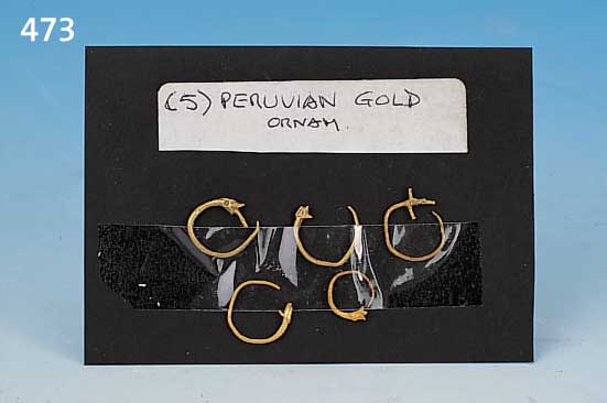 FüNF OHRRINGE, PERU, INKA, 14. JH., GOLD IN KREOLENFORM, MIT KLEINEN TIERVERZIERUNGEN, D. JE CA. 1-1,5 CM