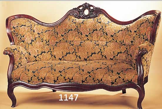SOFA, LOUIS-PHILIPPE UM 1850, DEUTSCH, WEICHHOLZKORPUS MIT MAHAGONIFURNIER, Z.T. SEHR DICK AUFGELEGT, MITTELTEIL MIT SCHöNER FREIER ...