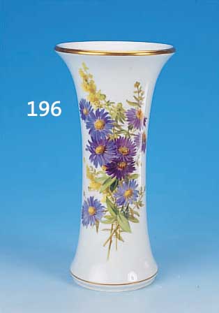 VASE, MEISSEN, UM 1860/80, PORZELLAN, FEINE BUNTE BEMALUNG, GROßES AUSSERGEWöHNLICHES BLUMENBOUQUET, QUALITäTVOLL, GOLDRAND, H. 24,5 CM