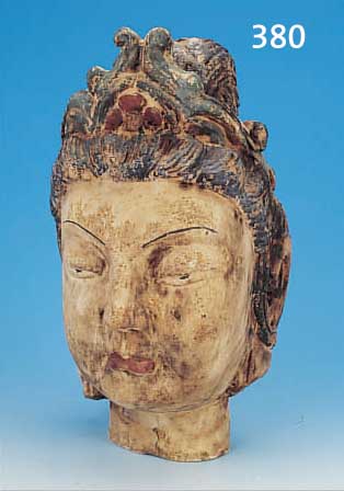 KOPF EINES BUDDHA, CHINA, 20. JH., HOLZ GESCHNITZT, BUNTE FARBFASSUNG, LEICHT BESCH., H. CA. 38 CM