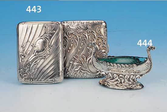 SALZSCHäLCHEN IN FORM EINES DRACHENSCHIFFES, NORWEGEN, UM 1930, WOHL THOROLF, 830ER SILBER, AUF WELLENSTANDFUß, ORIG. GRüNER ...