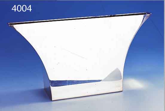 VASE, SABATINI, ITALIEN, METALL VERSILBERT,AMBOSSFORM, SIGN. GINO SABATINI, MODELL PERSEPOLE 1971/1990, H CA. 20 CM, B CA. 38.5 CM, T CA. ...