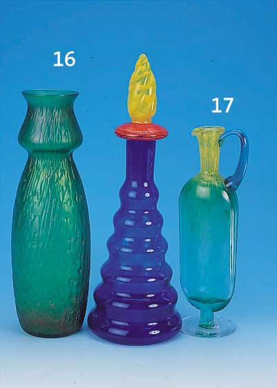 FLAKON UND KANNE, KOSTA BODA, 2. HäLFTE 20. JH., BUNTES GLAS, H. 31,5 UND 42 CM