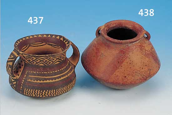 HENKELTOPF, CHINA, 3000 - 2000 V. CHR., KERAMIK, H. 9 CM, D. 13 CM, NEOLITIKUM, KLEINER HENKELTOPF, AUS BRAUNEM ...
