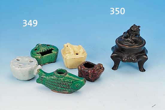 FüNF WASSERTROPFER, CHINA, 19.JH., KERAMIK, CA. 5 CM, ZUM ANFEUCHTEN DER TINTENSTEINE