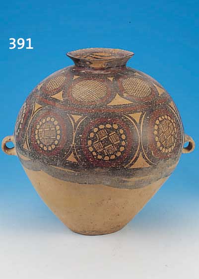 GROßER HENKELTOPF, CHINA, NEOLITIKUM, CA. 2500 V. CHR., BRAUNER TONSCHERBEN, H. 43 CM, D. 40 CM, BAUCHIGES GEFäß, INTERESS.SCHWARZE ...