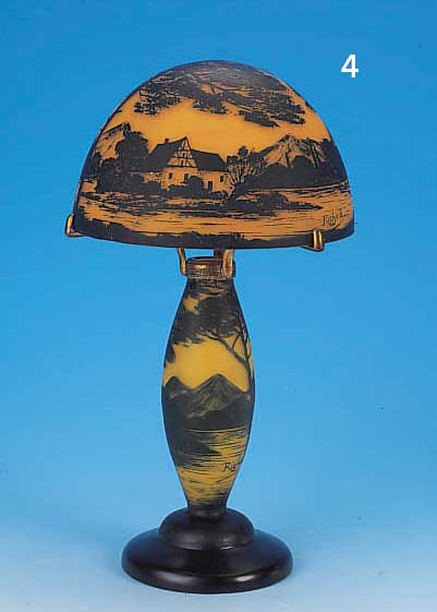 TISCHLAMPE, LöTZ FüR RICHARD, ORANGEFARBENER BZW. GELBLICHER INNENüBERFANG, DUNKLER AUßENüBERFANG, GESCHNITTEN UND ...