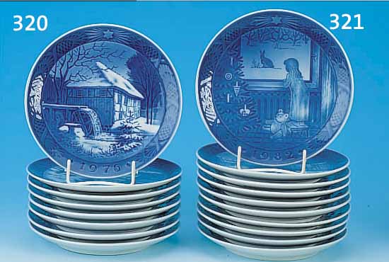 13 WEIHNACHTSTELLER, ROYAL KOPENHAGEN, 1969 - 81, PORZELLAN, D. 18 CM