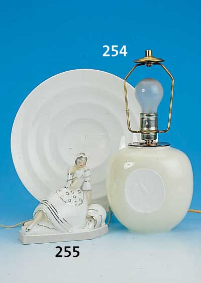 TISCHLAMPE UND TELLER, ROSENTHAL, 60ER JAHRE, PORZELLAN, D. 33CM/H. 37 CM, MIT TAUBENMOTIV, GLASIERT UND, UNGLASIERT, ...