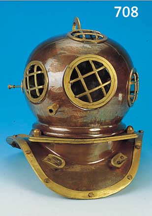 GROßER TAUCHERHELM, WOHL ENGLAND, MESSING, H. 45 CM, ALTERSSPUREN