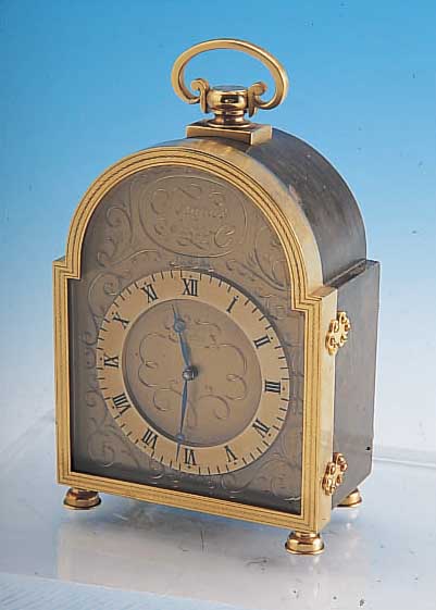 JUNGHANS MEISTER TISCHüHRCHEN, M. HALBSTD.- SCHLAG, IN GEH. QUALITäT, DEUTSCHLAND UM 1965,8-TAGEWERK, KAL. W266, EDELHOLZ (BER.), MES- SINGTEILE ...