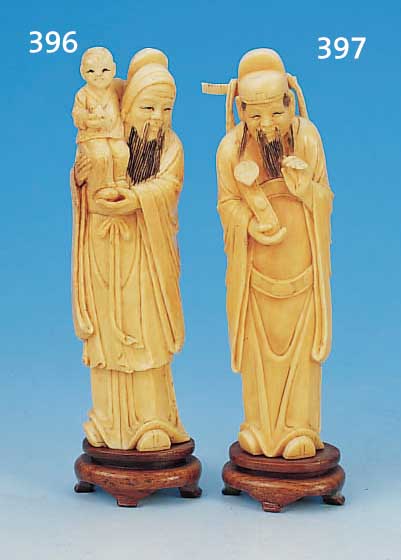 SKULPTUR, CHINA, UM 1900, ELFENBEIN GESCHNITZT, H. 16 CM, AUF HOLZSOCKEL