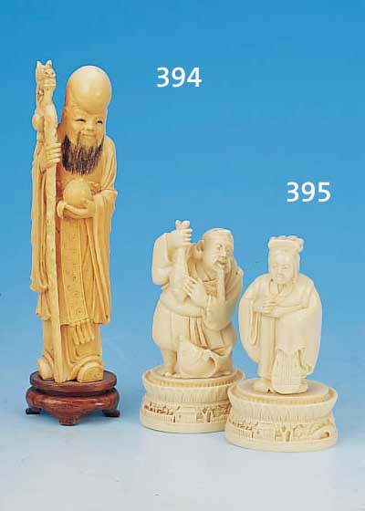 SKULPTUR, CHINA, UM 1900, ELFENBEIN GESCHNITZT, H. 16 CM, AUF HOLZSOCKEL