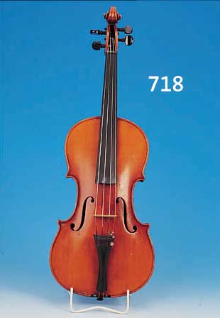 GEIGE, GEBRüDER WOLF, BAD KREUZNACH UM 1900, (STRADIVARI-MODELL) GETEILTER LEICHT GEFLAMM- TER AHORNBODEN, FEINJäHRIGE FICHTENDECKE, ROT-BRAUNER ...