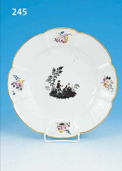 ZIERTELLER, MEISSEN, UM 1740, PORZELLAN, D. 24.5 CM, REICH BEMALT, LIEBESPAAR, AM RAND KL. BOUQUETS, RAND REST., GOLDRAND Z.T. BERIEBEN