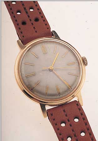 HERRENARMBANDUHR, SOWJETUNION UM 1968, RG 583/000, BODEN GEDR., BLATT ALTERSBED. FARBL. GET., RUNDANKERW., 17 ST., HANDAUFZUG, WERK VON DER ...
