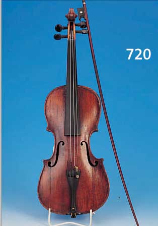 GEIGE WOHL FRüHE BöHMISCHE ARBEIT, UM 1800/20, EINTEILIGER AHORNBODEN, FICHTENDECKE MIT MITTLEREN JAHRESRINGEN, SAMMELWüRDIG, üBERHO- ...