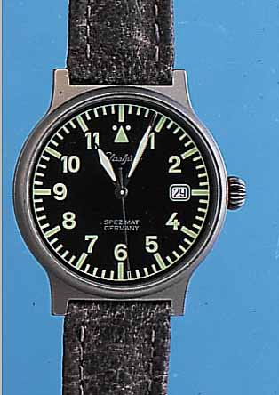 GLASHÜTTE FLIEGERARMBANDUHR SPEZIMAT, DEUTSCHLAND UM 1992, TITANGEH., TITANBAND AN- BEI, AKTUELL LEDERB. M. TITANSCHL., MINERAL- FLACHGL., ...