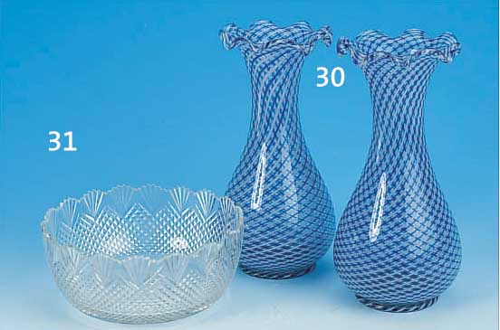 VASENPAAR, ITALIEN, 30ER JAHRE, FARBL. GLAS,BLAUER U. WEIßER SPIRALDEKOR, ZWISCHEN DEN SCHICHTEN, AUSGEZOGENER U. ACHTFACH GEWELLTER RAND, H. 25 ...