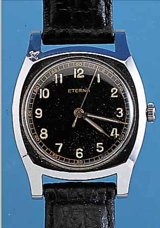 ETERNA MILITäRARMBANDUHR, REF.-NR. 3358107, SCHWEIZ UM 1938, EDELST., BODEN GESCHR., AUßER LEDERB. U. KRONE ORIG.-ZUSTAND, BLATT ALTERSBED. ...
